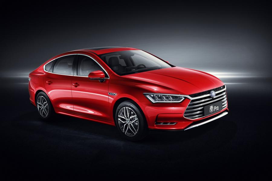  BYD Qin Pro DM 2018 года  (фото 1 из 12)
